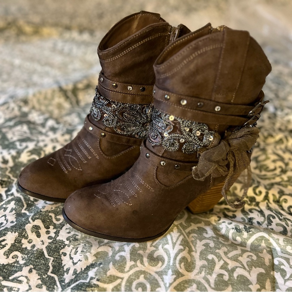 Francesca’s Embellished Bootie, Taupe, Size 8, good condition